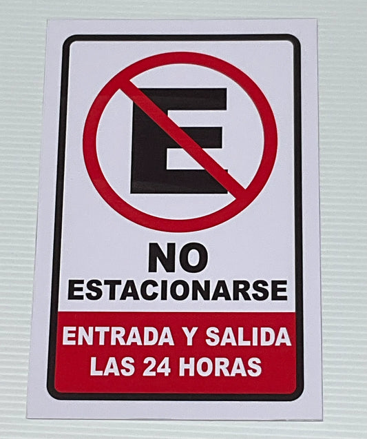 Señalamiento No Estacionarse Entradas y Salidas 24 Horas| 30x40cm| Estireno Calibre 30